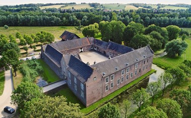 Vergaderen in een Kasteel in het Zuid-Limburgse heuvelland Vergaderen in een Kasteel in het Zuid-Limburgse heuvelland