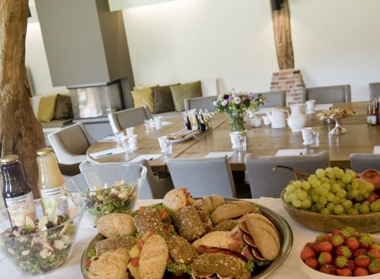 Vergaderen in een Vlaamse schuur op een eeuwenoud landgoed