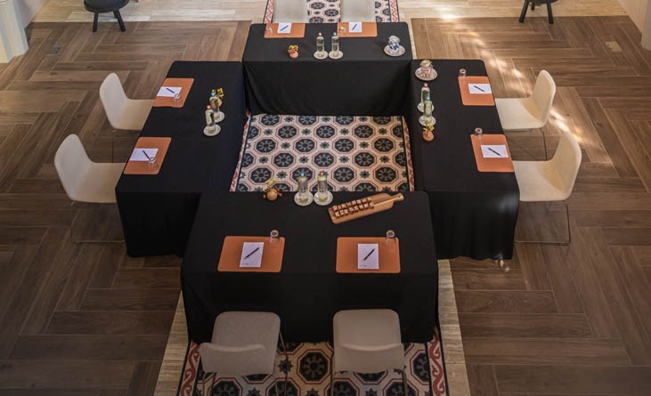 Vergaderen in een Kapel bij het Kasteel