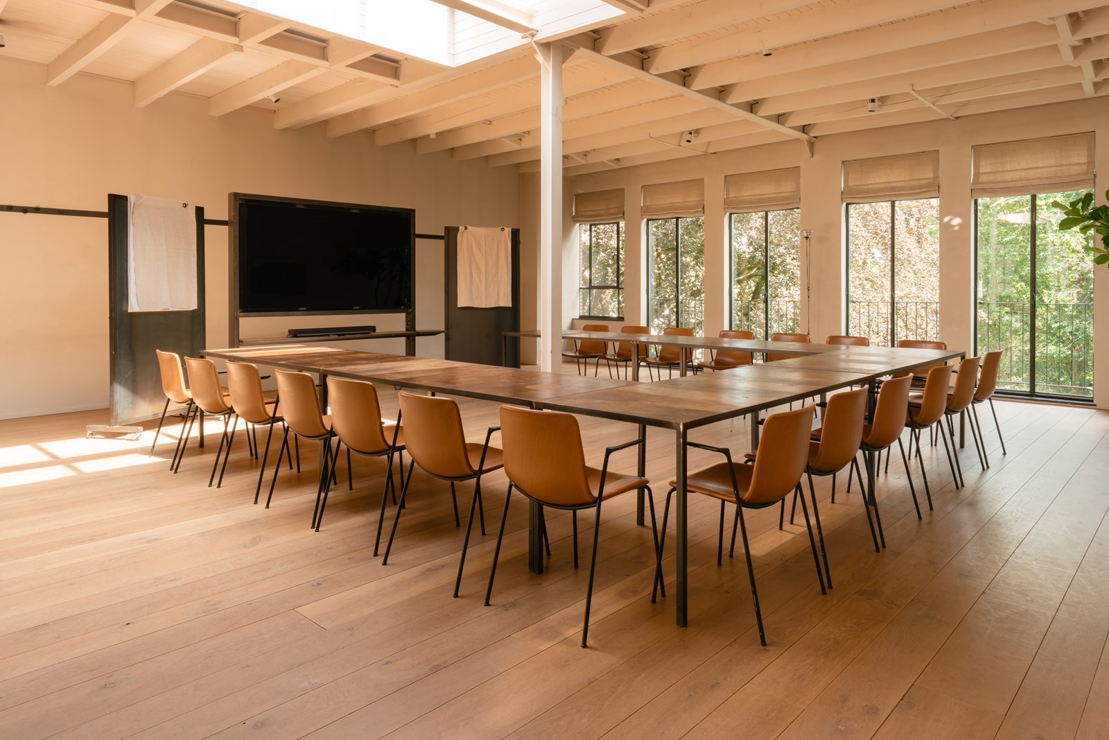Vergaderen in een Atelier in de beroemde Gouden Bocht