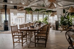 Vergaderen met prachtig uitzicht over strand en de zee Vergaderen met prachtig uitzicht over strand en de zee
