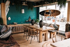 Vergaderen met prachtig uitzicht over strand en de zee Vergaderen met prachtig uitzicht over strand en de zee