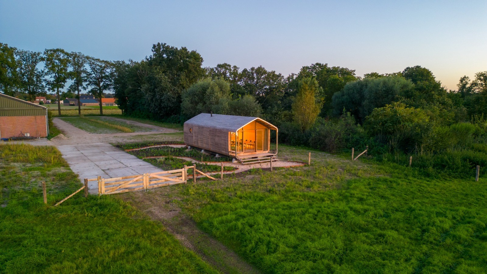 Vergaderen in een Wikkelhouse in de natuur