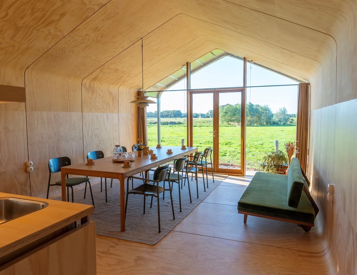 Vergaderen in een Wikkelhouse in de natuur