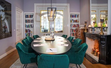 Vergaderen in een monumentaal grachtenpand met besloten stadstuin in Haarlem Vergaderen in een monumentaal grachtenpand met besloten stadstuin in Haarlem