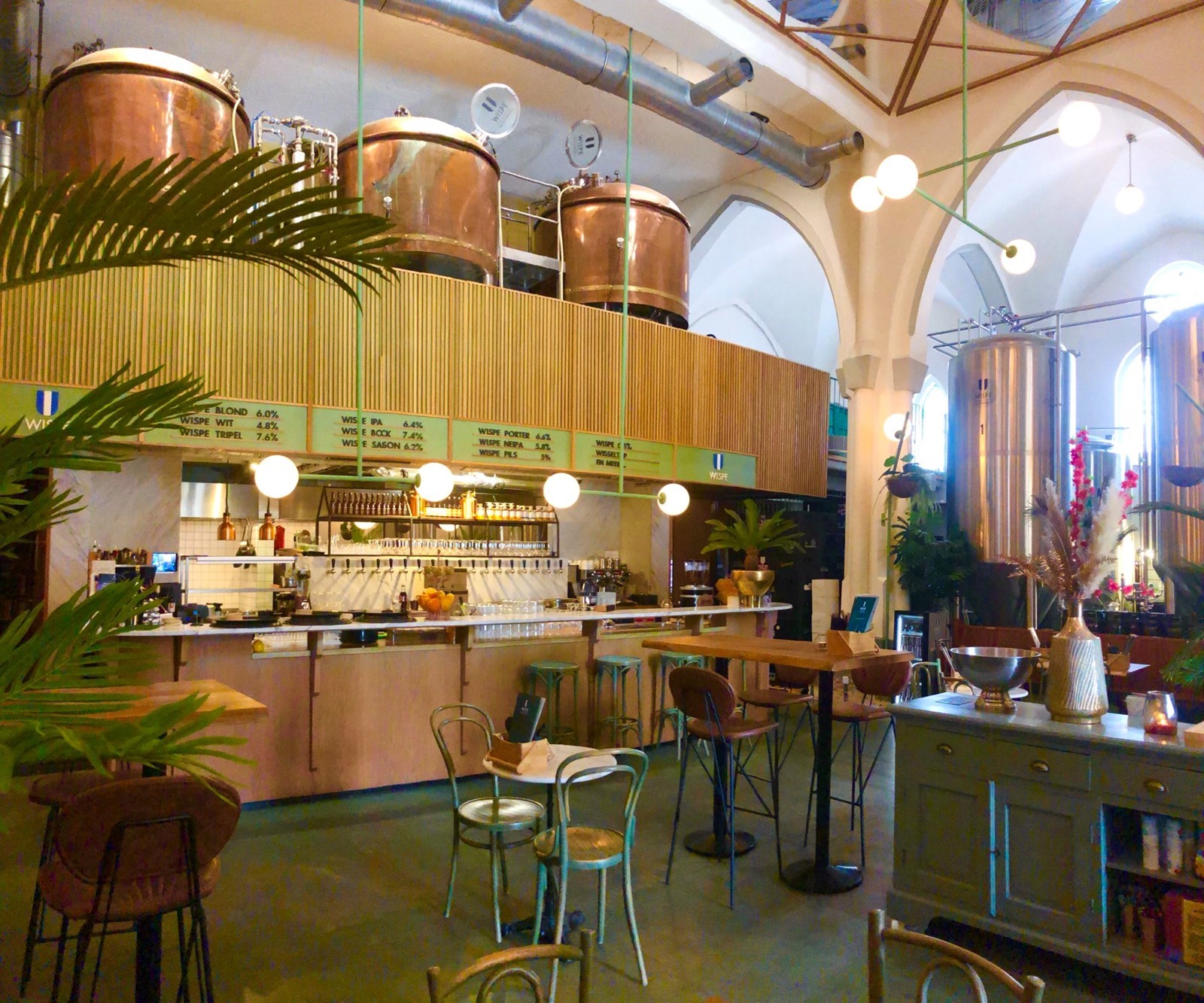 Vergaderen in een bierbrouwerij in een kerk