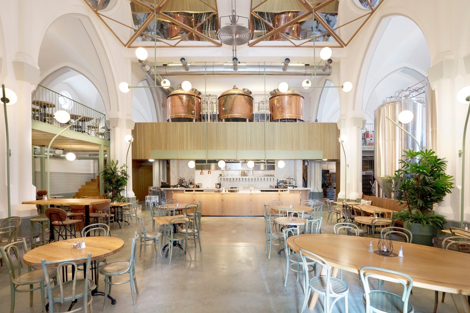 Vergaderen in een bierbrouwerij in een kerk