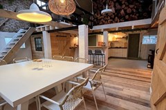 Vergaderen in een sfeervolle oude schuur in het groen Vergaderen in een sfeervolle oude schuur in het groen