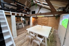 Vergaderen in een sfeervolle oude schuur in het groen Vergaderen in een sfeervolle oude schuur in het groen