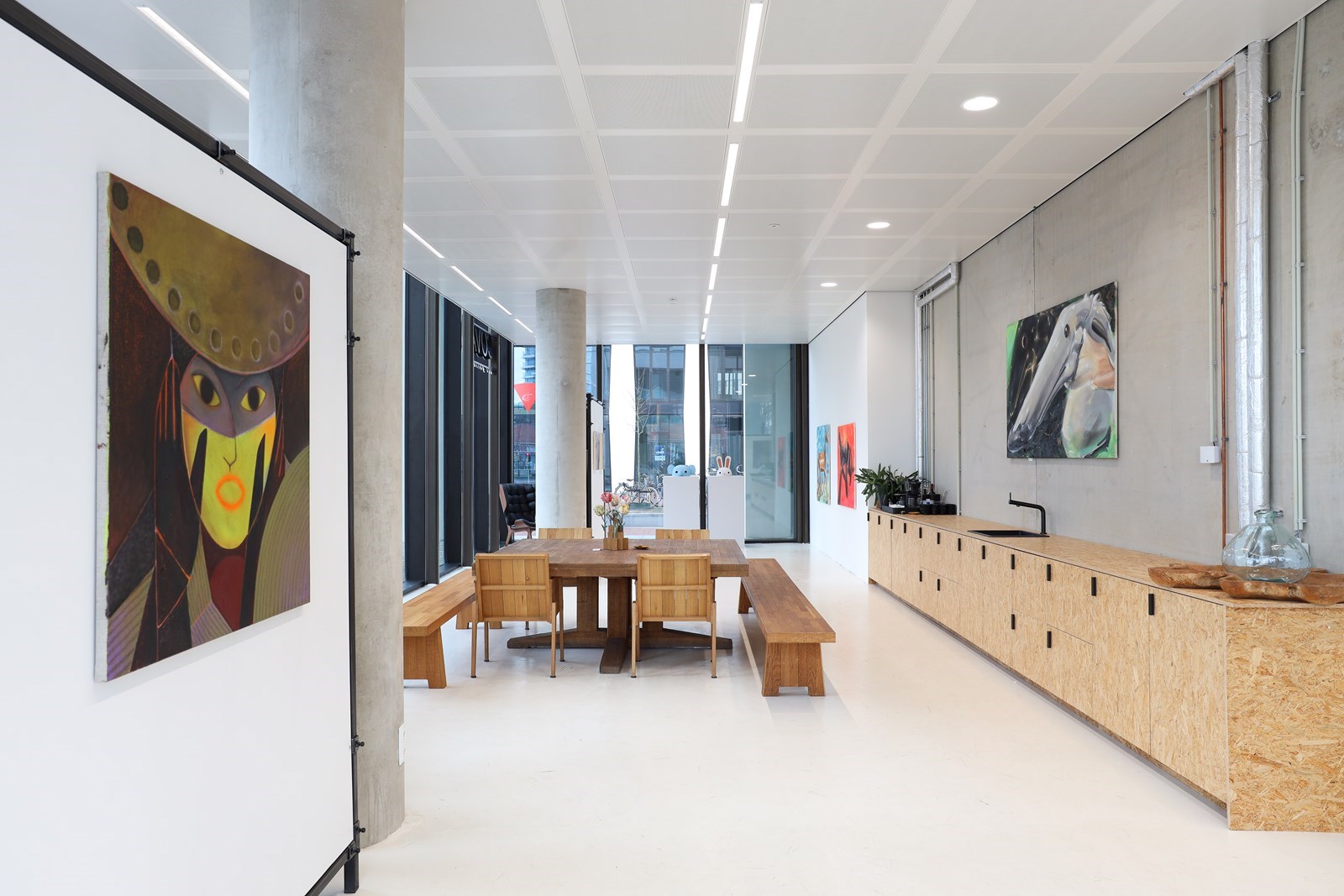 Vergaderen in een kunstgalerie in het creatieve hart van Eindhoven