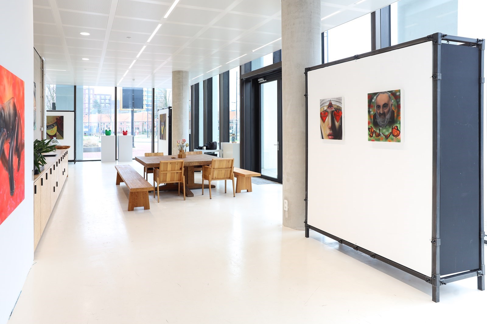 Vergaderen in een kunstgalerie in het creatieve hart van Eindhoven