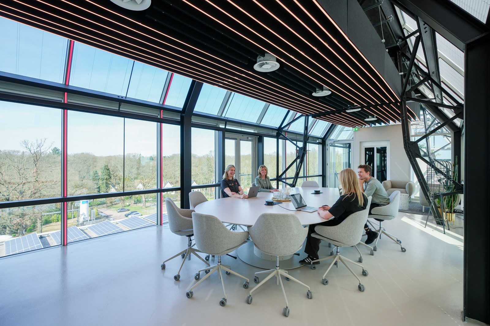 Vergaderen tussen de hightech robotica