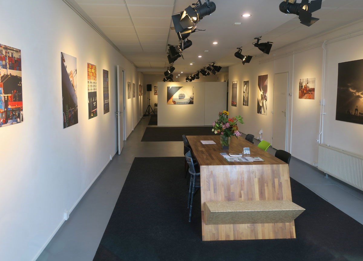 Vergaderen tussen de kunst op het Noordereiland in Rotterdam