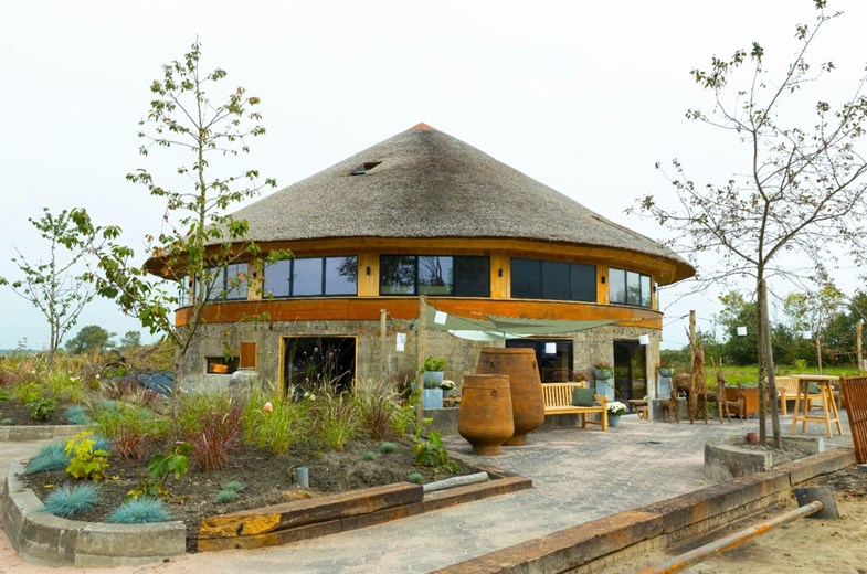 Vergaderen en overnachten in een voormalige Mestsilo Vergaderen en overnachten in een voormalige Mestsilo