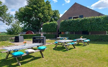 Bedstee Boerderij, ideaal voor huiskamer vergaderingen Bedstee Boerderij, ideaal voor huiskamer vergaderingen