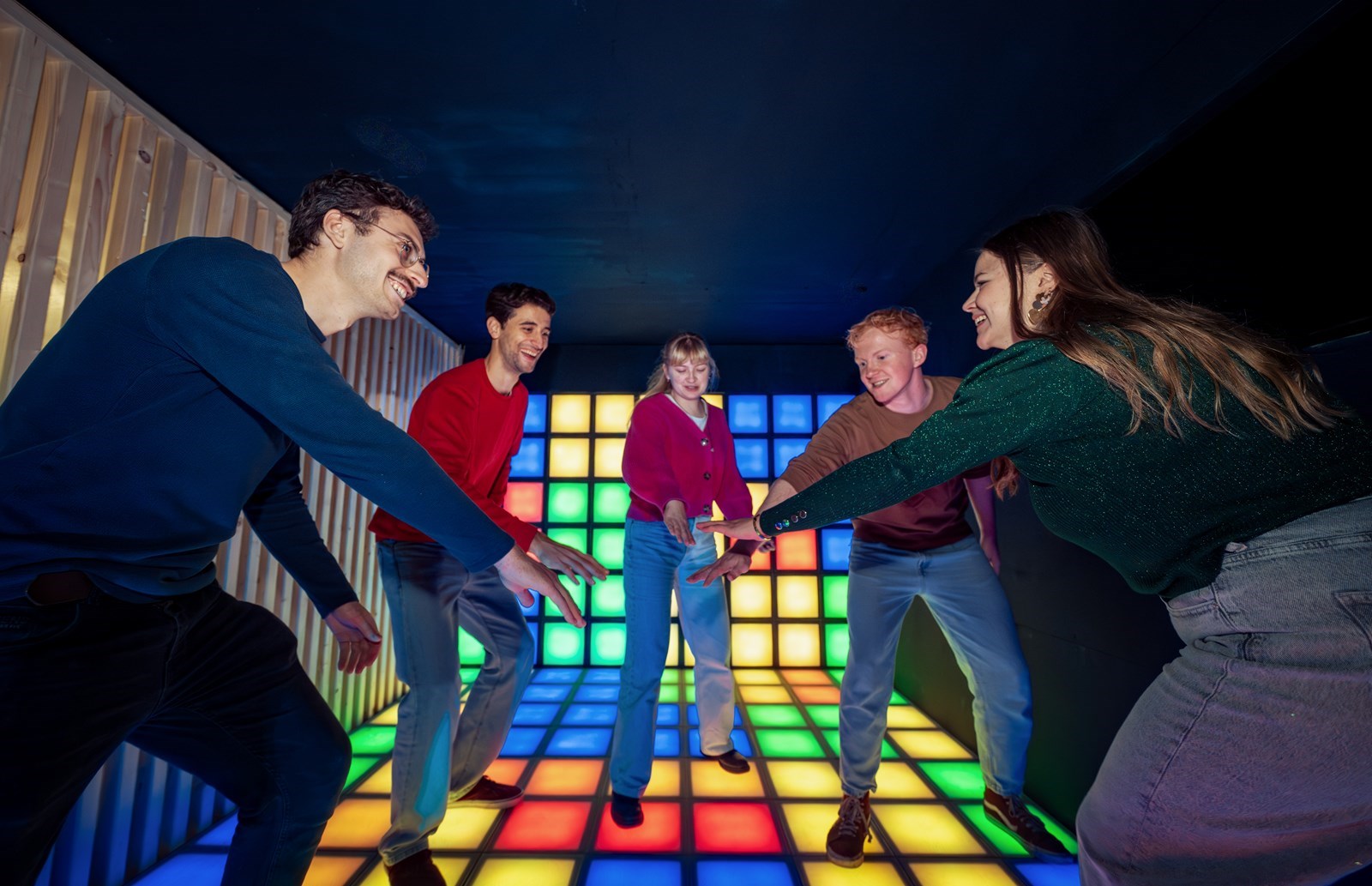 Vergaderen in combinatie met drift karten, bijl werpen of een escape room