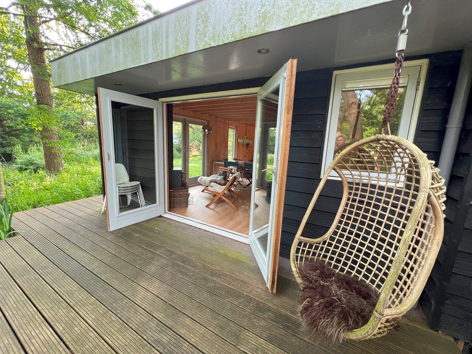 Vergaderen in een bijzonder Bosbureau in de natuur