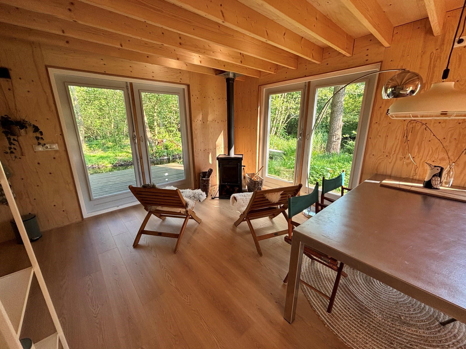 Vergaderen in een bijzonder Bosbureau in de natuur