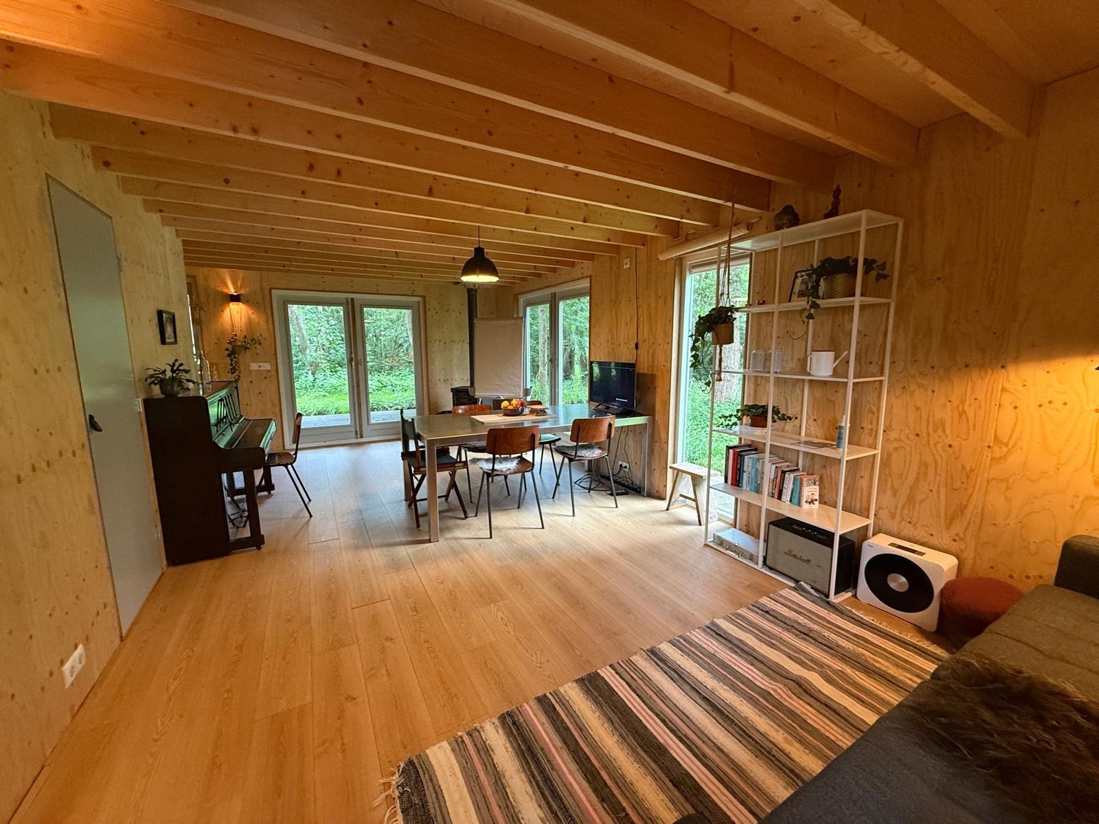 Vergaderen in een bijzonder Bosbureau in de natuur
