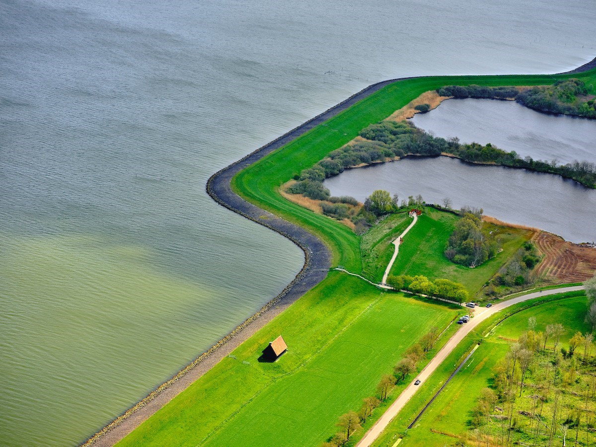 Vergaderen in een historisch Dijkmagazijn boven op de dijk