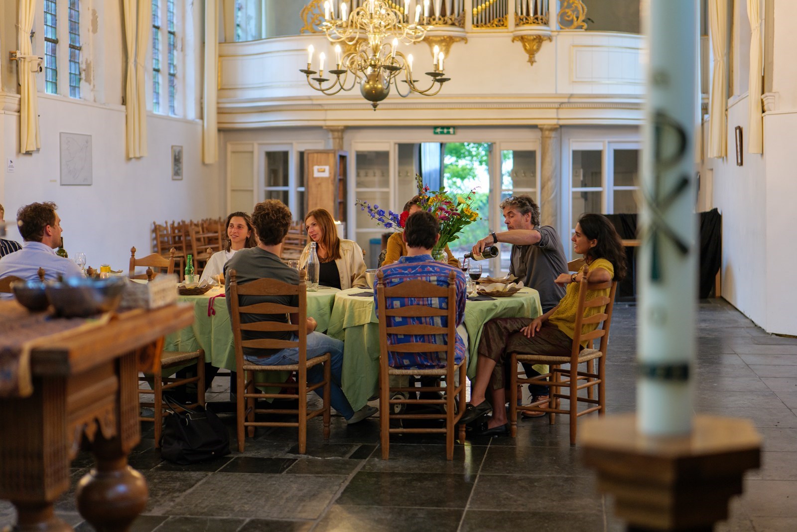 Vergaderen in de Kerk van Stompetoren
