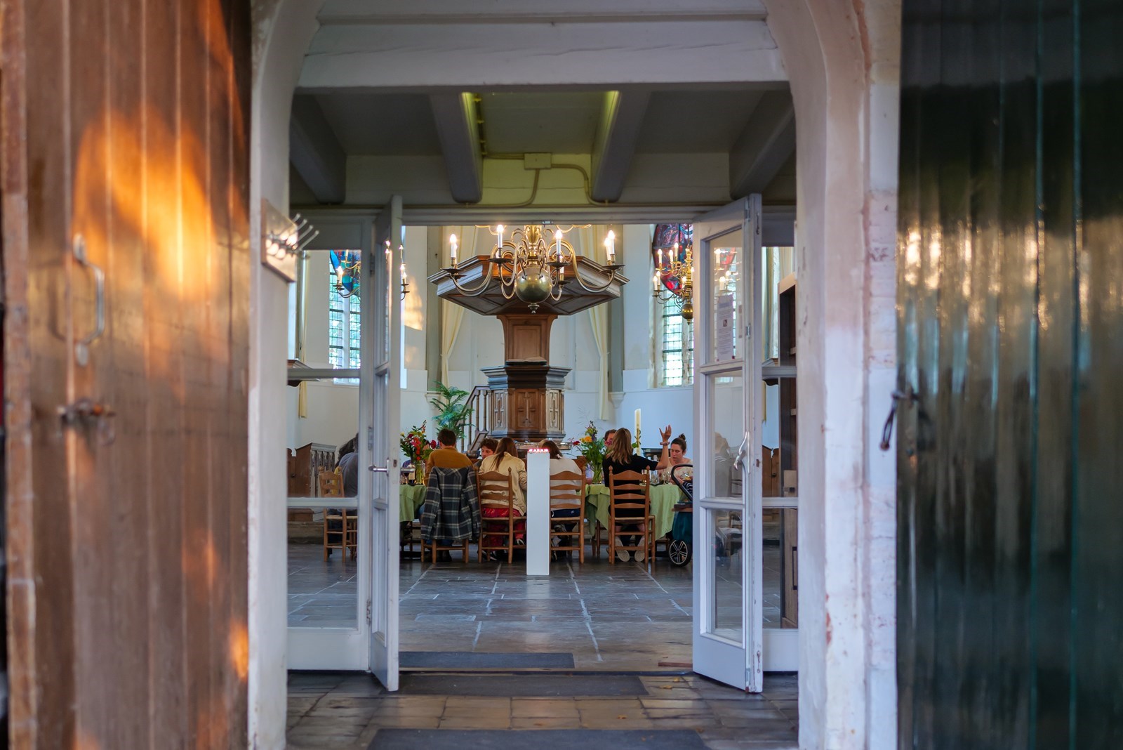 Vergaderen in de Kerk van Stompetoren