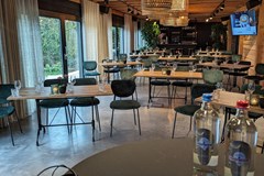 Vergaderen in een cultuurhistorische boerderij met panoramisch uitzicht over de Maas Vergaderen in een cultuurhistorische boerderij met panoramisch uitzicht over de Maas