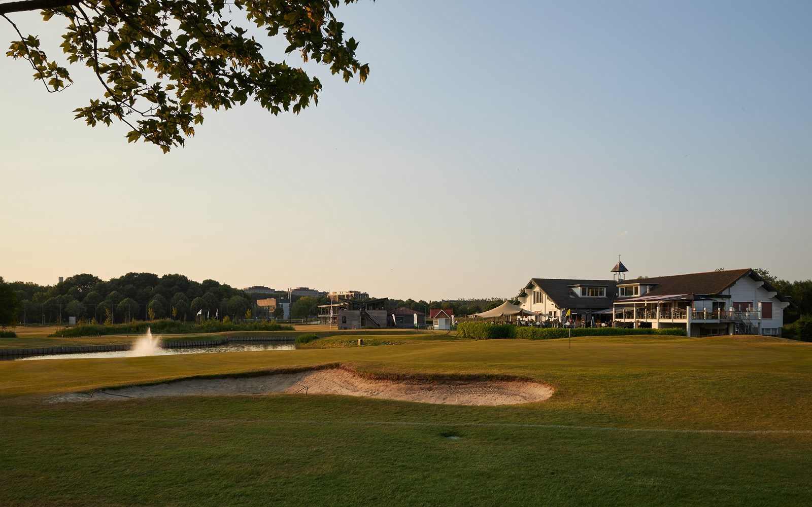 Origineel vergaderen op de golfbaan in Amsterdam
