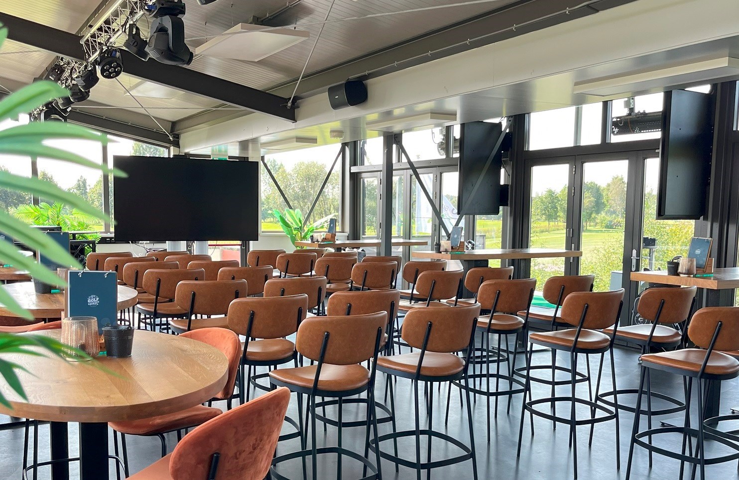 Origineel vergaderen op de golfbaan in Amsterdam