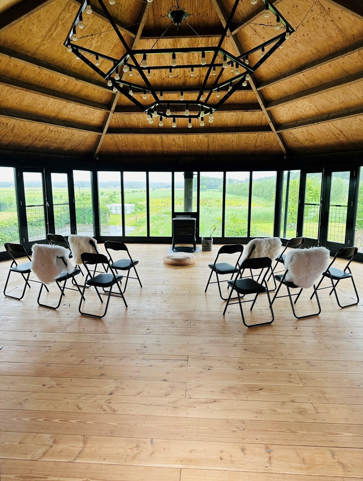 Origineel vergaderen in een Hooiberg met uitzicht over de Utrechtse Heuvelrug