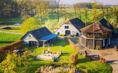 Origineel vergaderen in een Hooiberg met uitzicht over de Utrechtse Heuvelrug Origineel vergaderen in een Hooiberg met uitzicht over de Utrechtse Heuvelrug