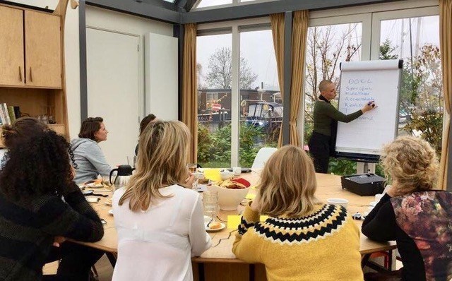 Glazen serre aan het IJ in Amsterdam