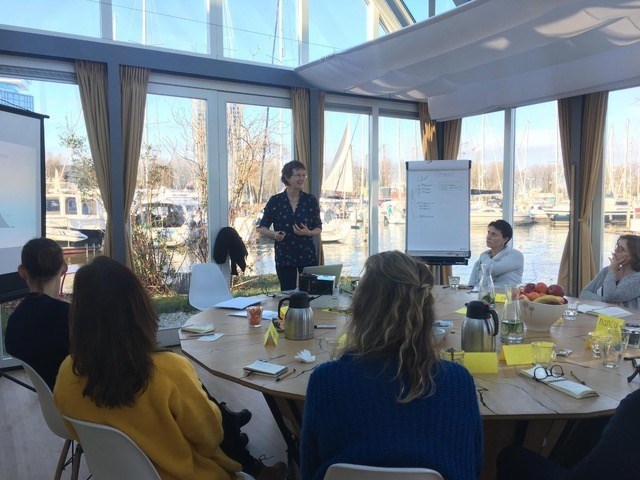 Glazen serre aan het IJ in Amsterdam