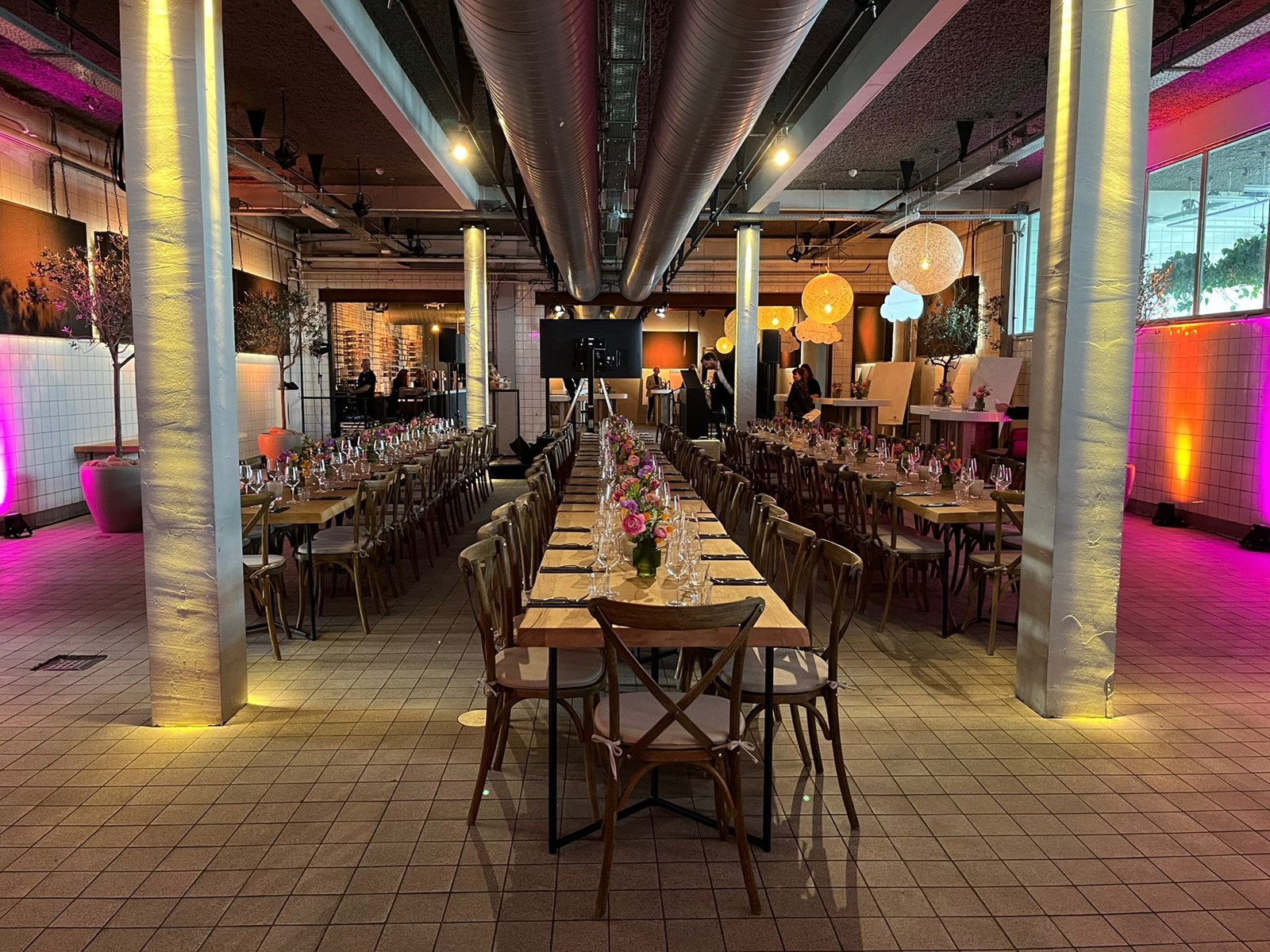 Origineel vergaderen in de Werkspoorkathedraal