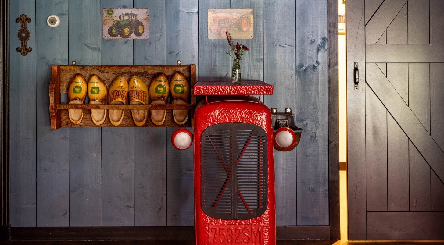 Origineel vergaderen in een luxe skybox met prachtig uitzicht over de koeien