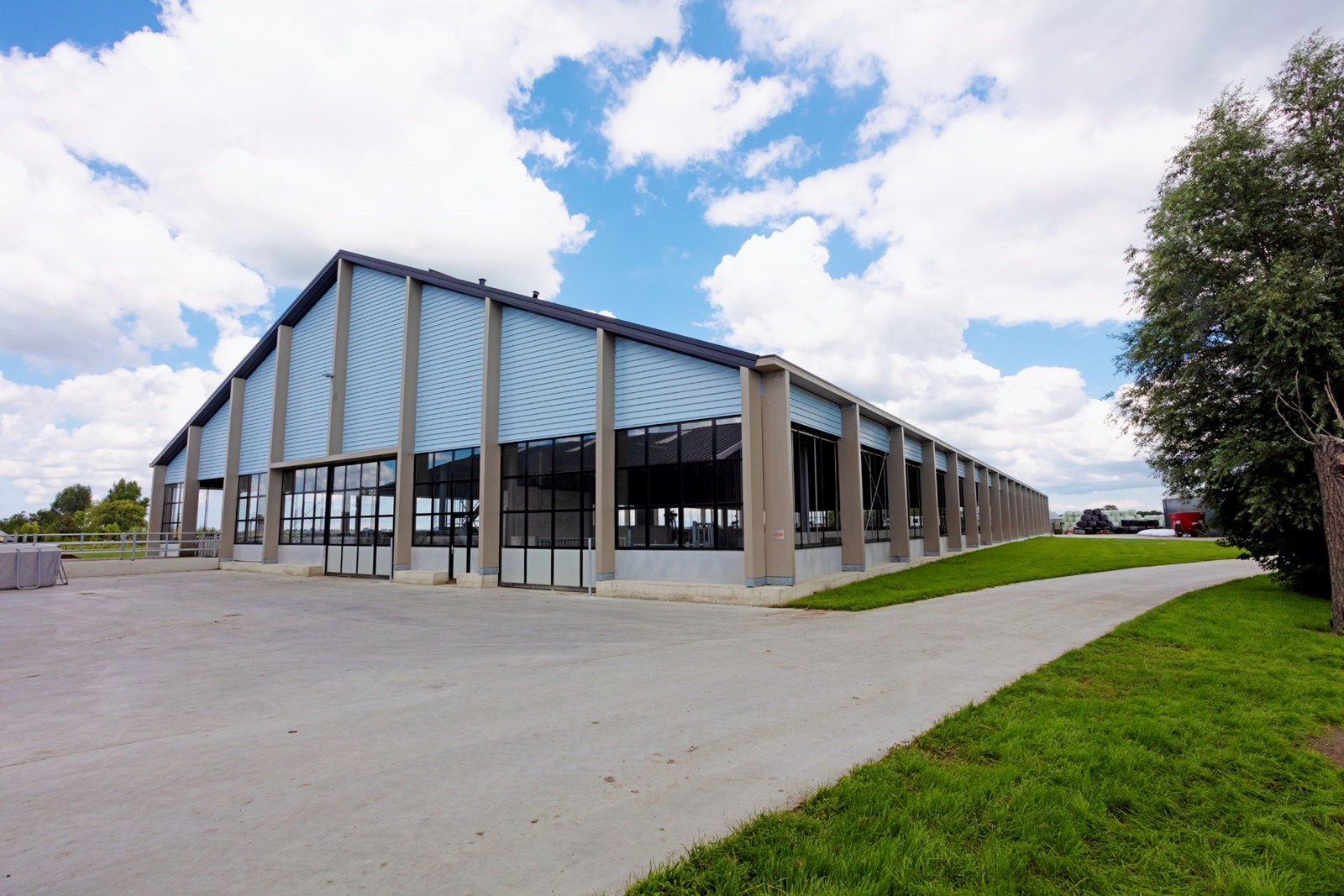 Origineel vergaderen in een luxe skybox met prachtig uitzicht over de koeien