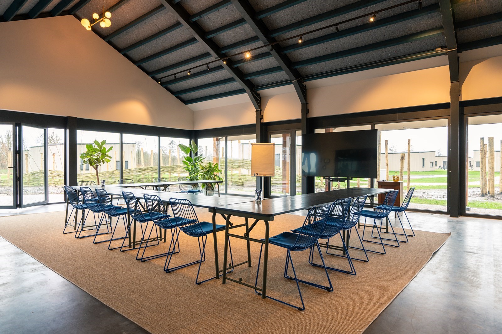 Origineel vergaderen op een sfeervolle boerderij-resort in de natuur