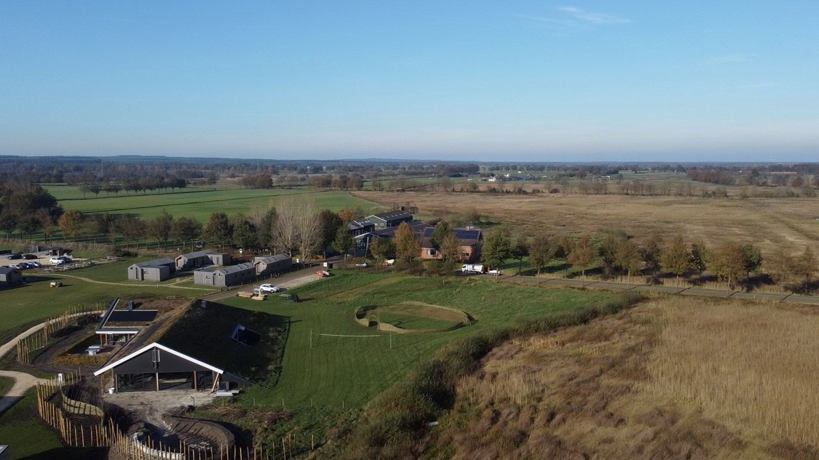 Origineel vergaderen op een sfeervolle boerderij-resort in de natuur