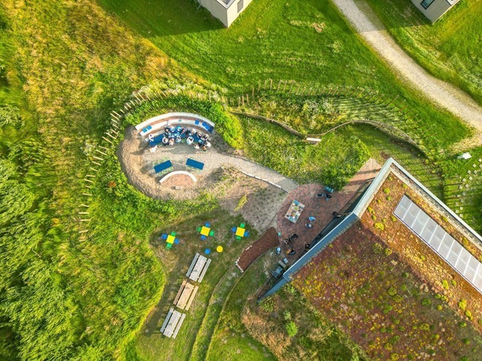 Origineel vergaderen op een sfeervolle boerderij-resort in de natuur