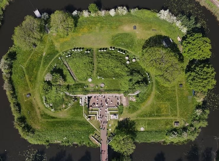 Origineel vergaderen in een Fort dat deel uitmaakt van de Nieuwe Hollandse Waterlinie