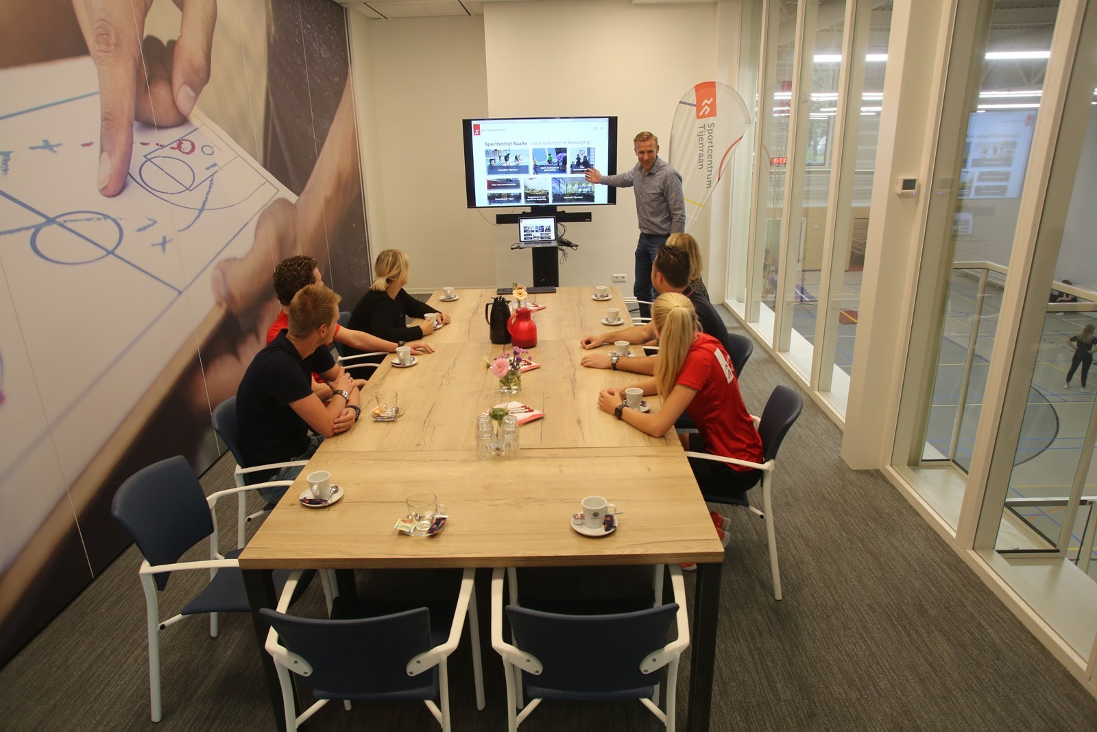 Origineel vergaderen (en teambuilden) in een sportcentrum