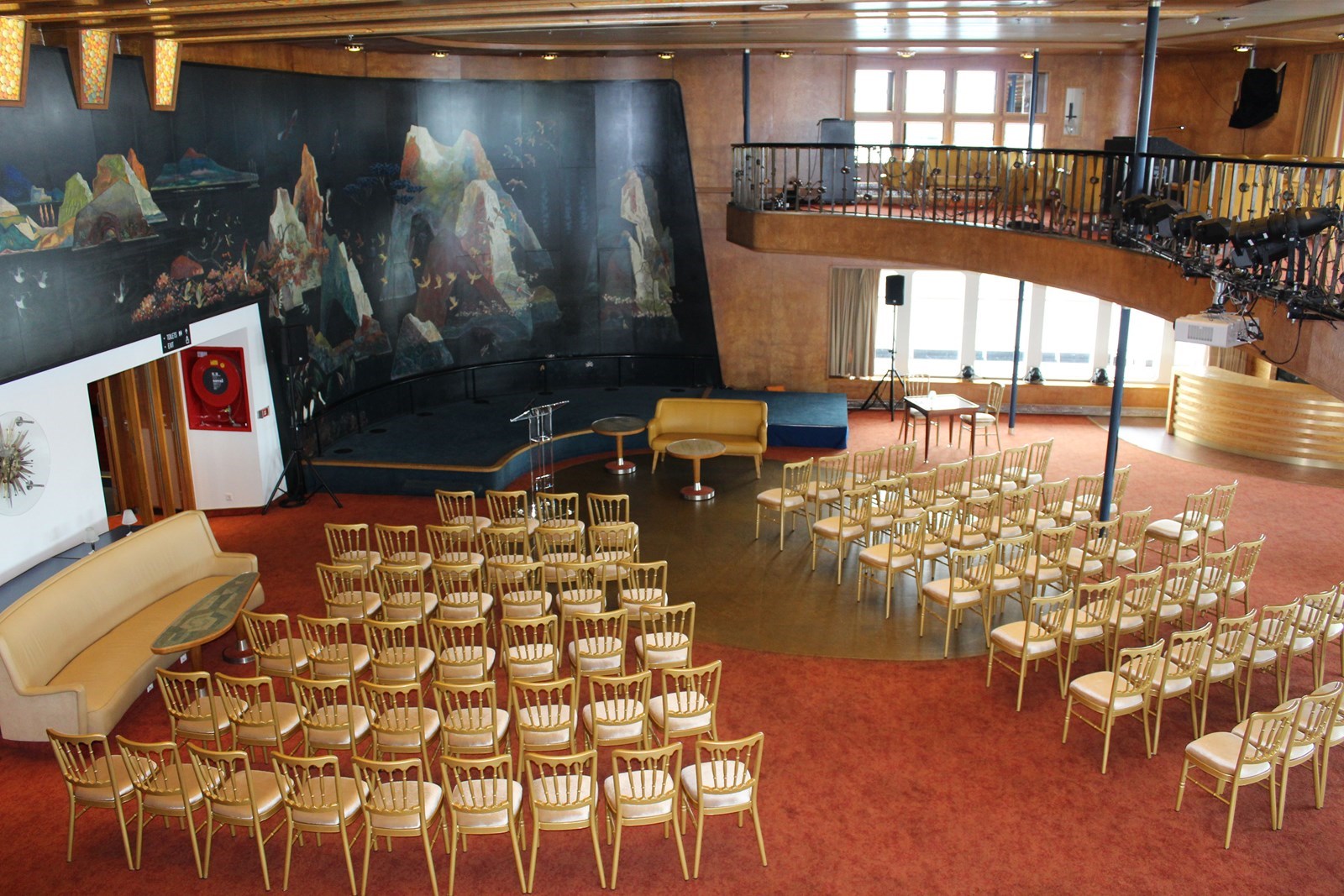 Vergaderen op het oude vlaggenschip van de Holland Amerika Lijn in Rotterdam