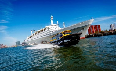 Vergaderen op het oude vlaggenschip van de Holland Amerika Lijn in Rotterdam Vergaderen op het oude vlaggenschip van de Holland Amerika Lijn in Rotterdam