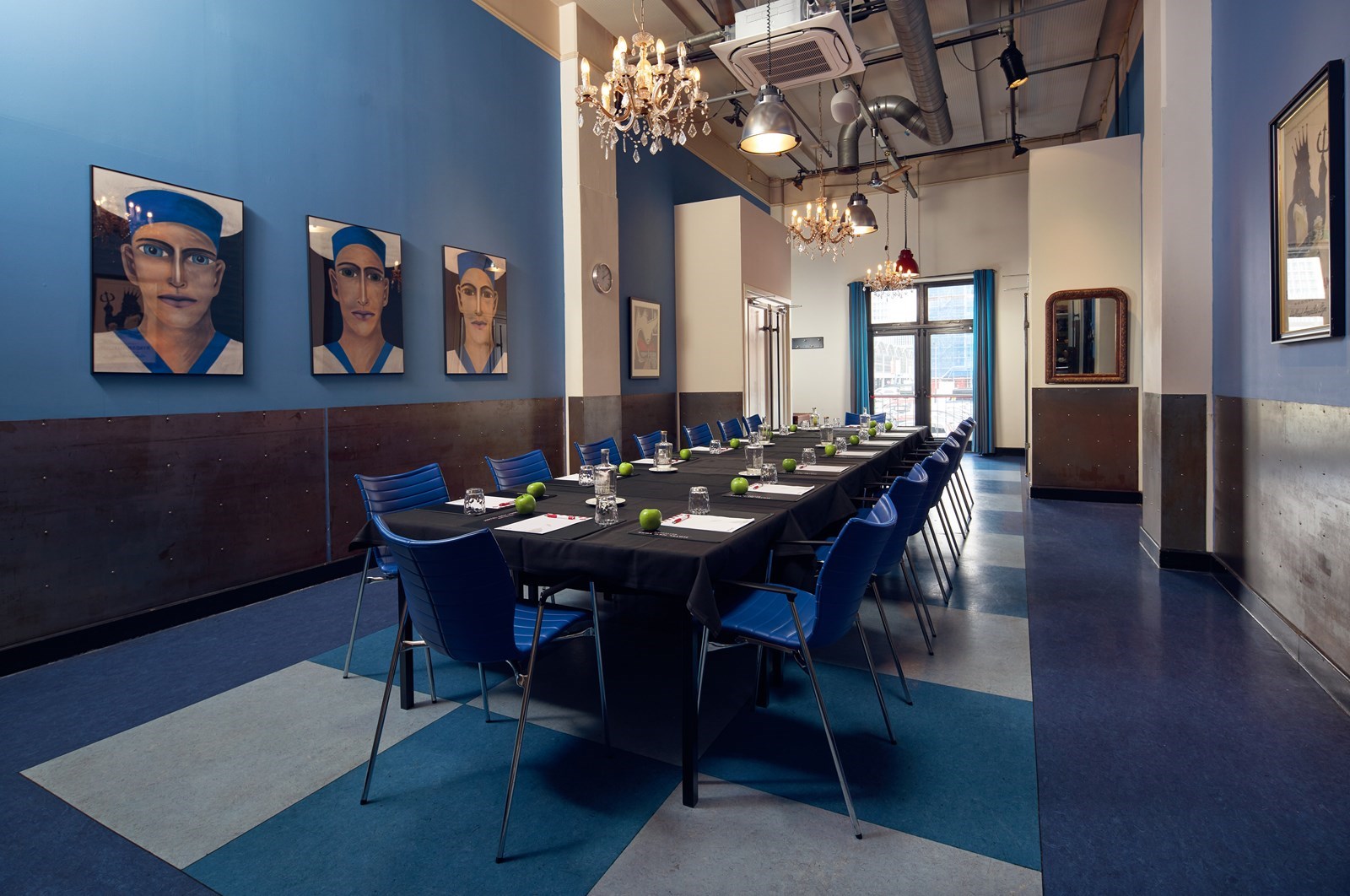 Vergaderen in Hotel New York, het voormalige hoofdkantoor van de Holland-Amerika Lijn