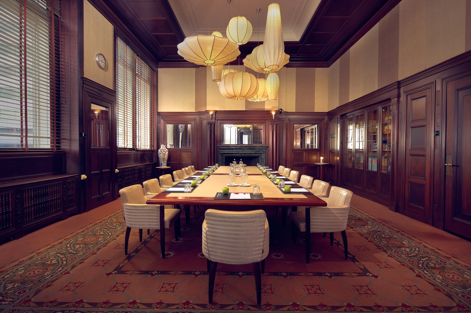 Vergaderen in Hotel New York, het voormalige hoofdkantoor van de Holland-Amerika Lijn