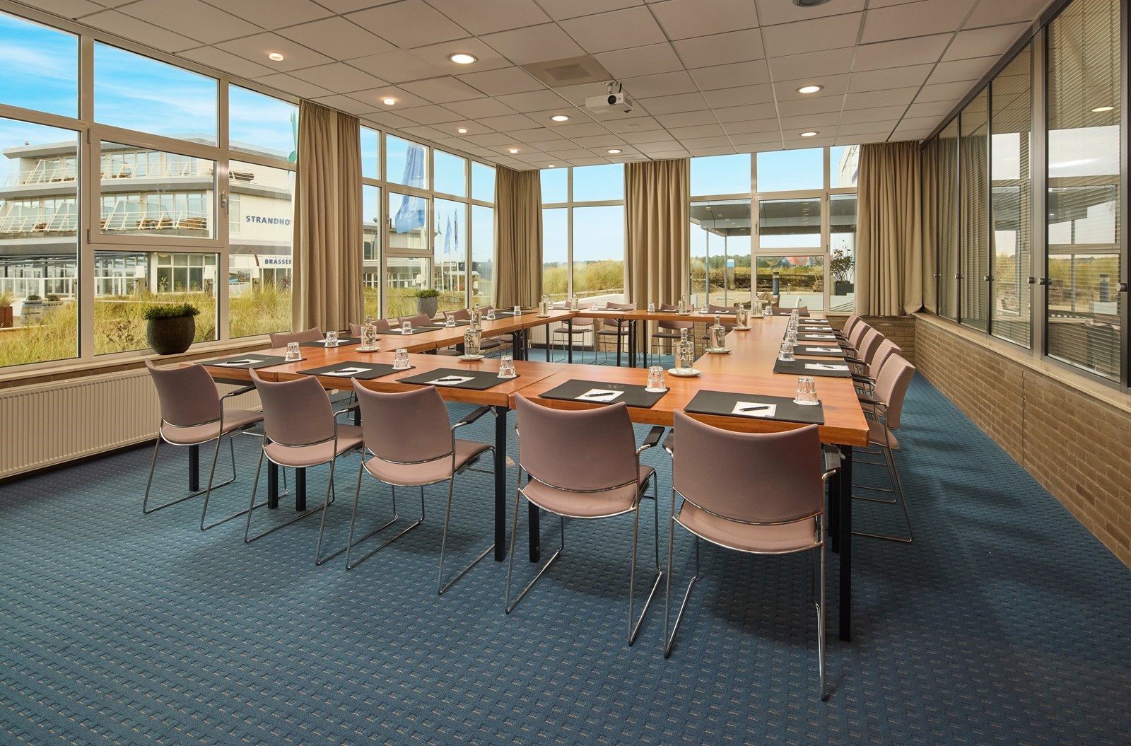 Vergaderen en overnachten in een uniek hotel direct aan zee