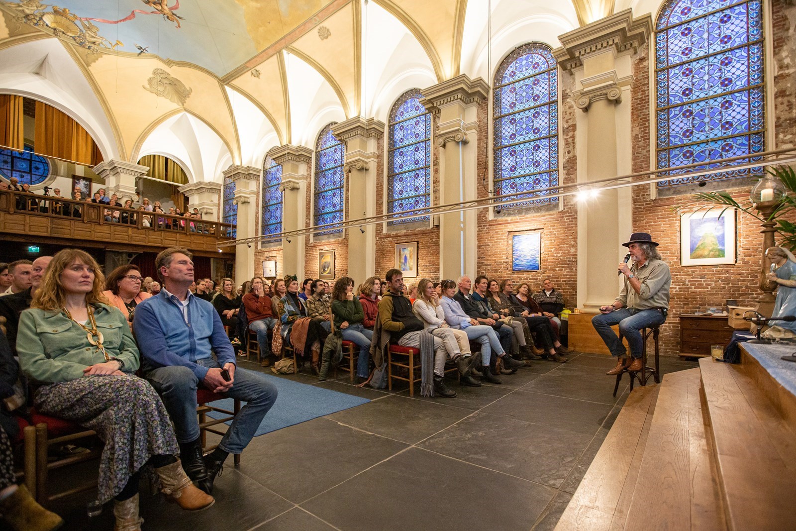 Origineel vergaderen in een Kerk, Pastoriekamer of Finse Kota