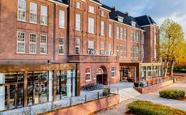 Vergaderen en overnachten in een voormalige meisjesschool uit 1922 Vergaderen en overnachten in een voormalige meisjesschool uit 1922