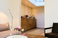 Vergaderen aan een historische gracht in het centrum van Amsterdam Vergaderen aan een historische gracht in het centrum van Amsterdam