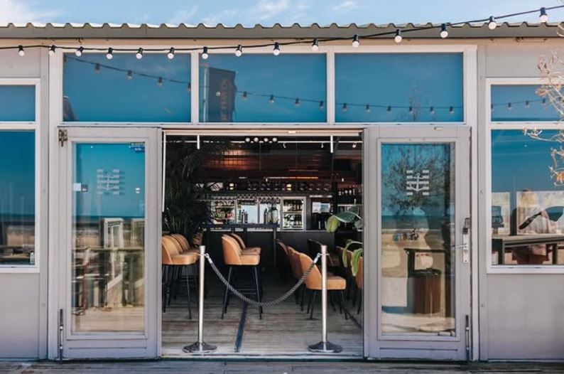 Vergaderen aan het strand in Zandvoort